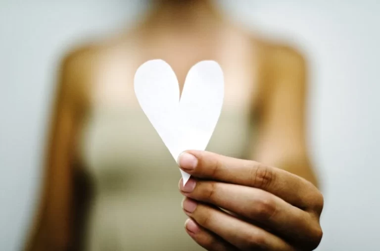 Amor-Próprio em Primeiro Lugar: A Base de Todo Relacionamento Saudável